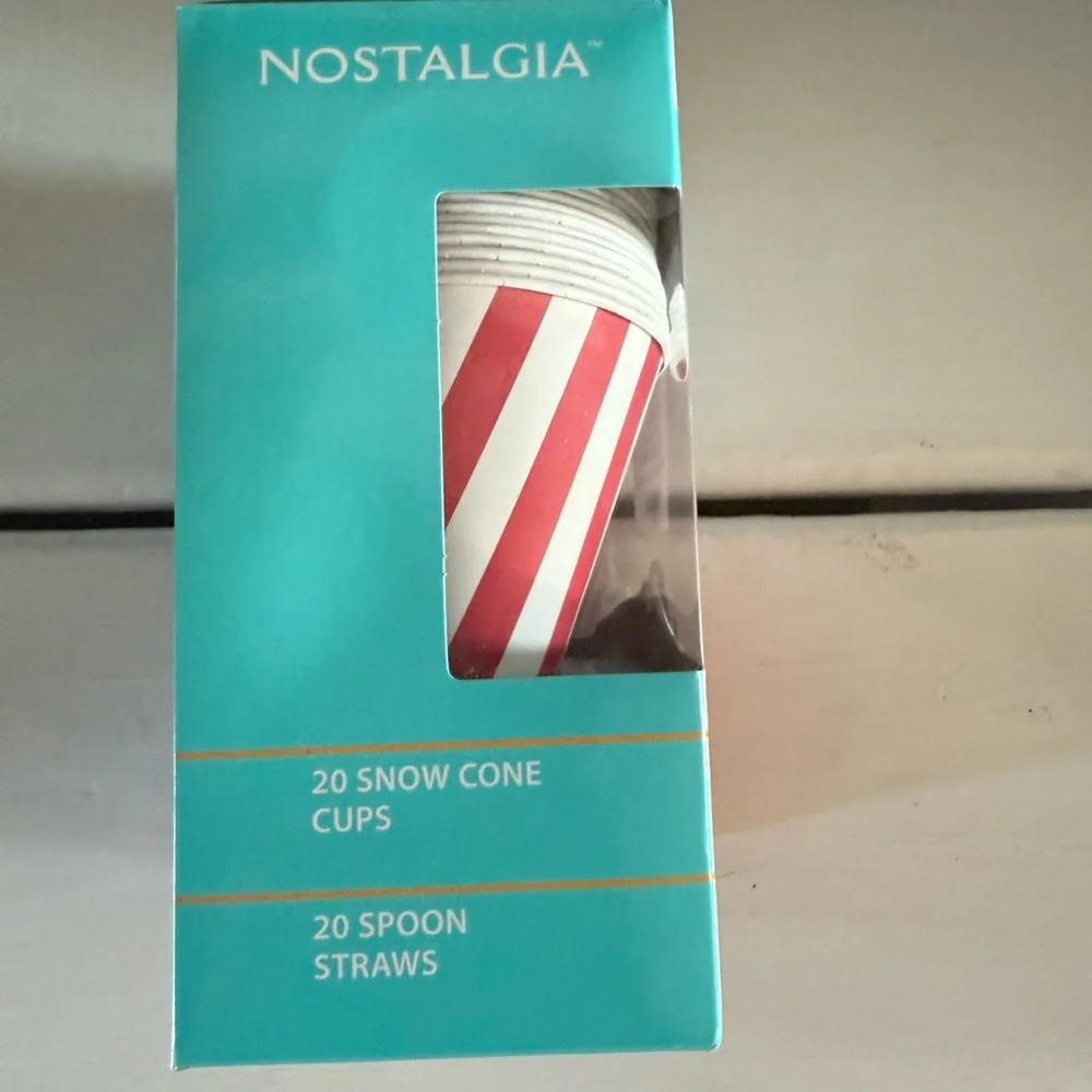 Nostalgia Red and White Disposable Snow Cone Cups and Spoon Straws